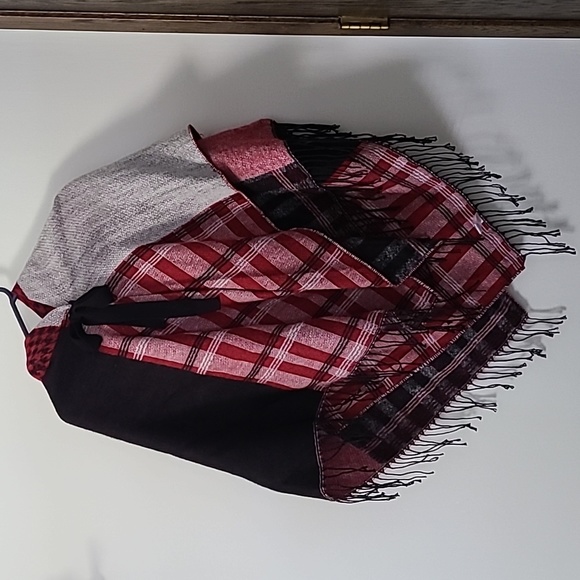 Coco + Carmen Poncho Wrap Shawl - Picture 1 of 6